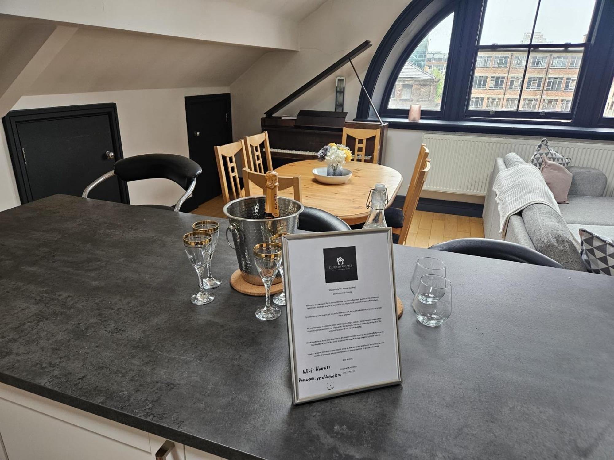 2 Bedroom City Centre Penthouse Loft Apartment Liverpool Exterior foto